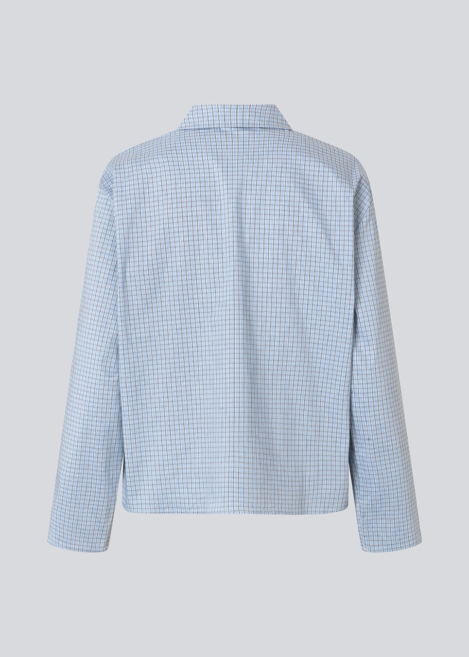 Ternet skjorte med løst fit. Shepardmd shirt har krave, brystlomme og skjult knappelukning. Den stopper ved hoften og giver et cool look sammen med jeans.