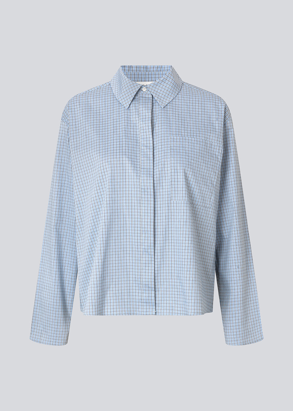 Ternet skjorte med løst fit. Shepardmd shirt har krave, brystlomme og skjult knappelukning. Den stopper ved hoften og giver et cool look sammen med jeans.