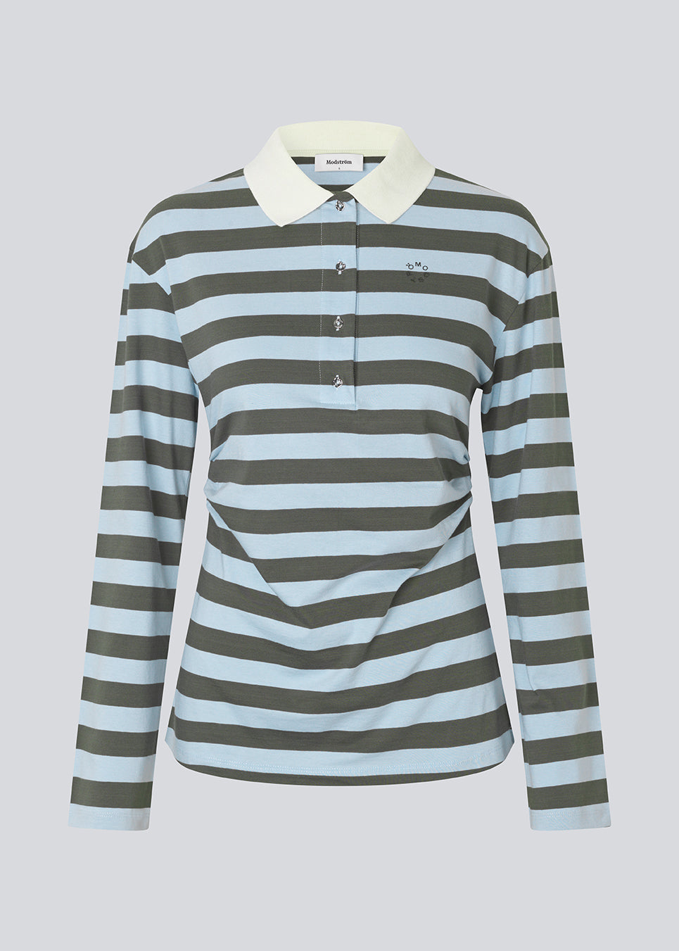 Figursyet polo med tykke striber og brystlogo. Stetsonmd polo har krave, lange ærmer og knappelukning ved brystet. En stilfuld polo, der skiller sig ud og løfter både habitbukser og jeans til et skarpt look.