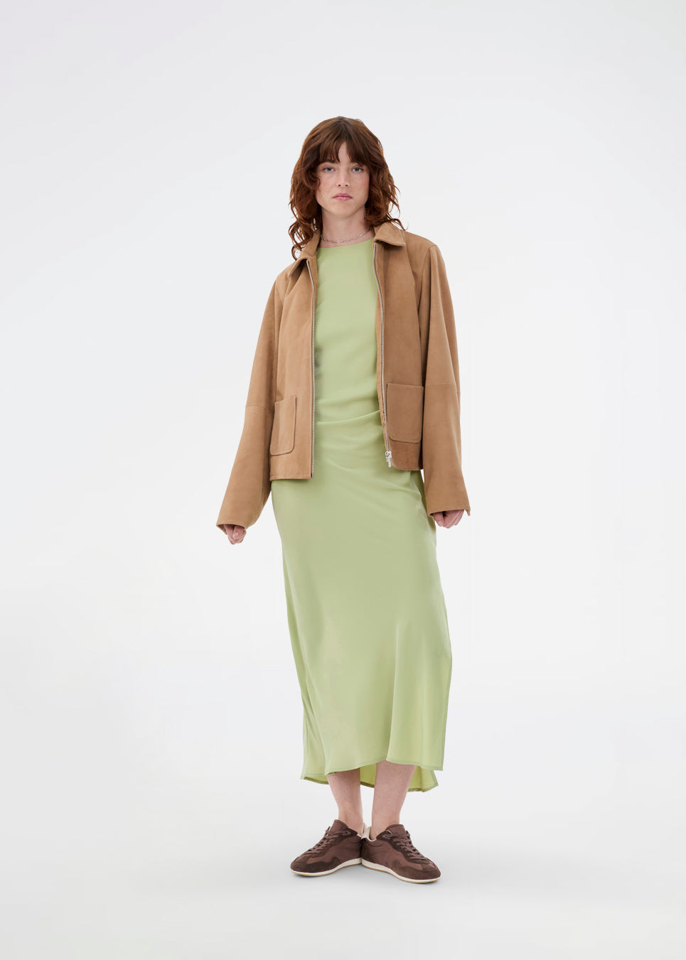 Læderjakke med løs pasform i 100% lamme læder. Susenmd suede jacket har en lynlås lukning, skjortekrave og to forlommer.