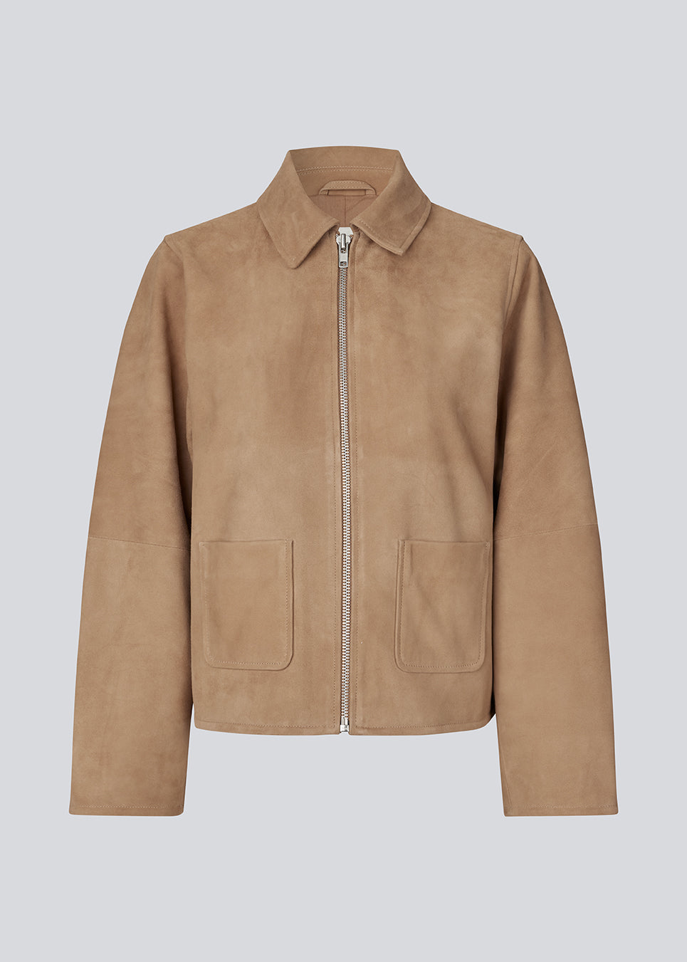 Læderjakke med løs pasform i 100% lamme læder. Susenmd suede jacket har en lynlås lukning, skjortekrave og to forlommer.