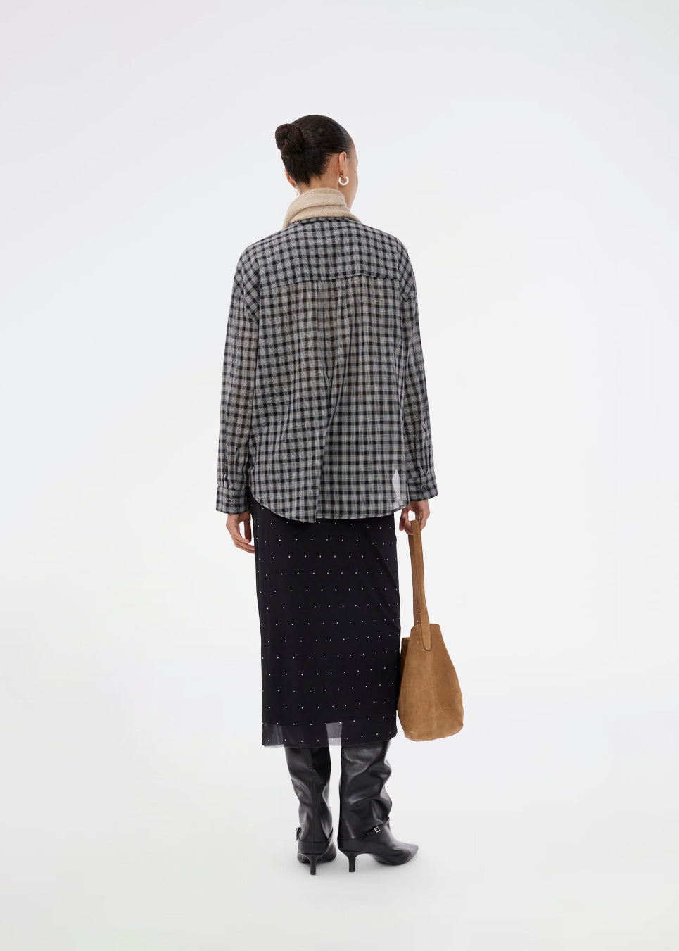 Cool oversized skjorte i tern med krave, lange ærmer og klassisk knappelukning. Suttonmd Shirt tilføjer et afslappet og stilrent touch til din hverdagsgarderobe.