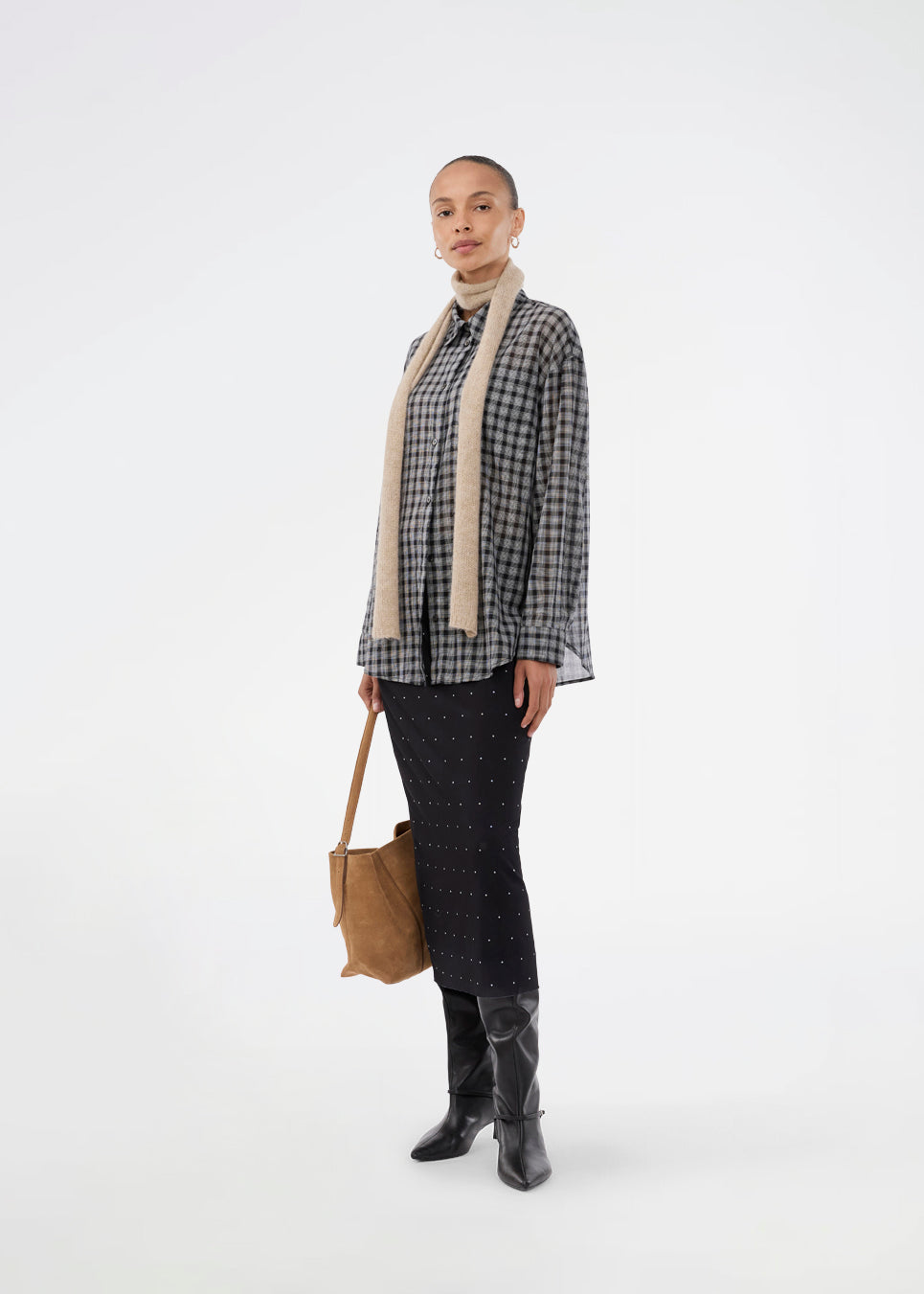 Cool oversized skjorte i tern med krave, lange ærmer og klassisk knappelukning. Suttonmd Shirt tilføjer et afslappet og stilrent touch til din hverdagsgarderobe.