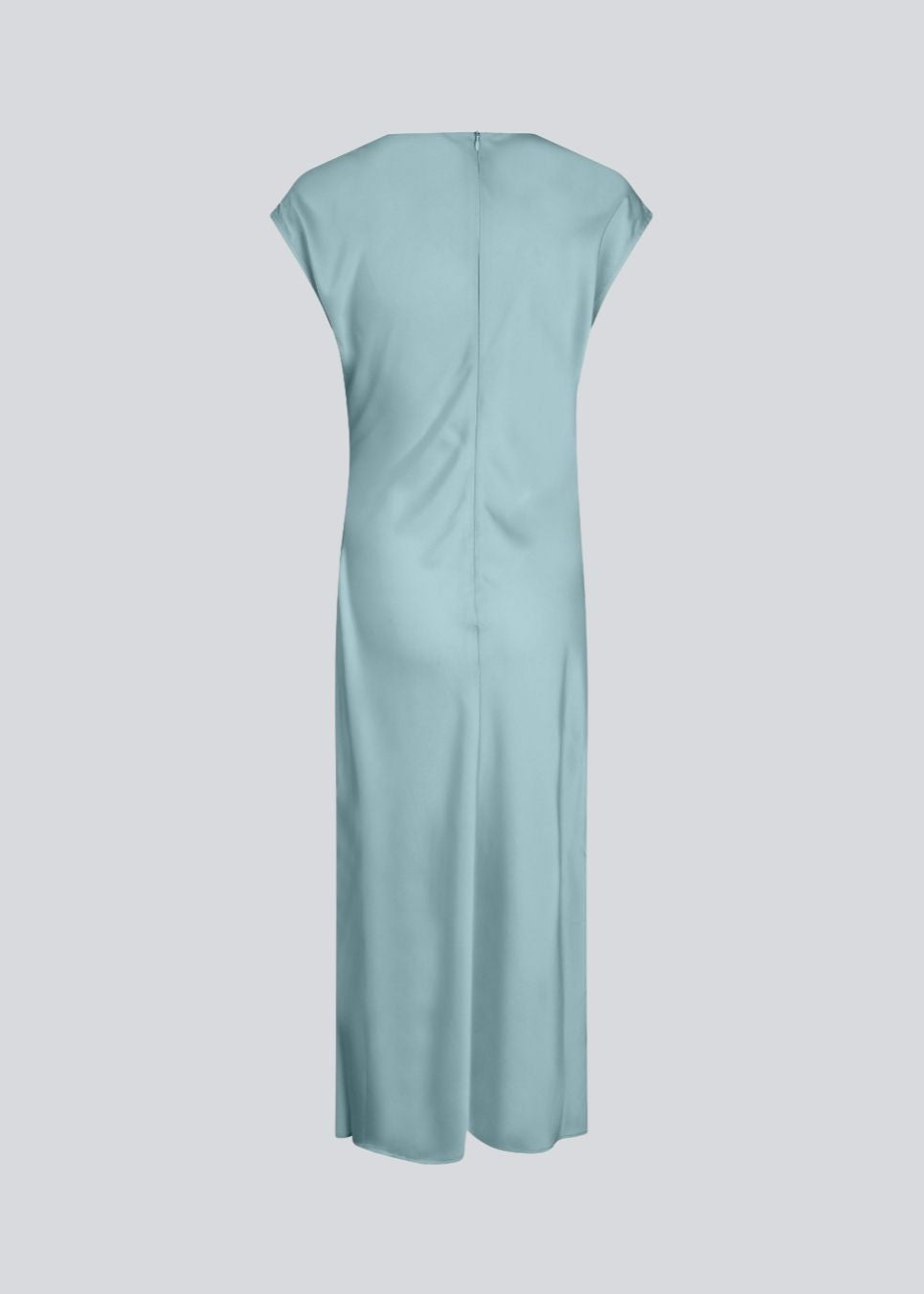 Lang ærmeløs blå kjole med rynkedetalje i satin. TailorMD dress har en høj hals, usynlig lynlås i ryggen og en slids i siden. 