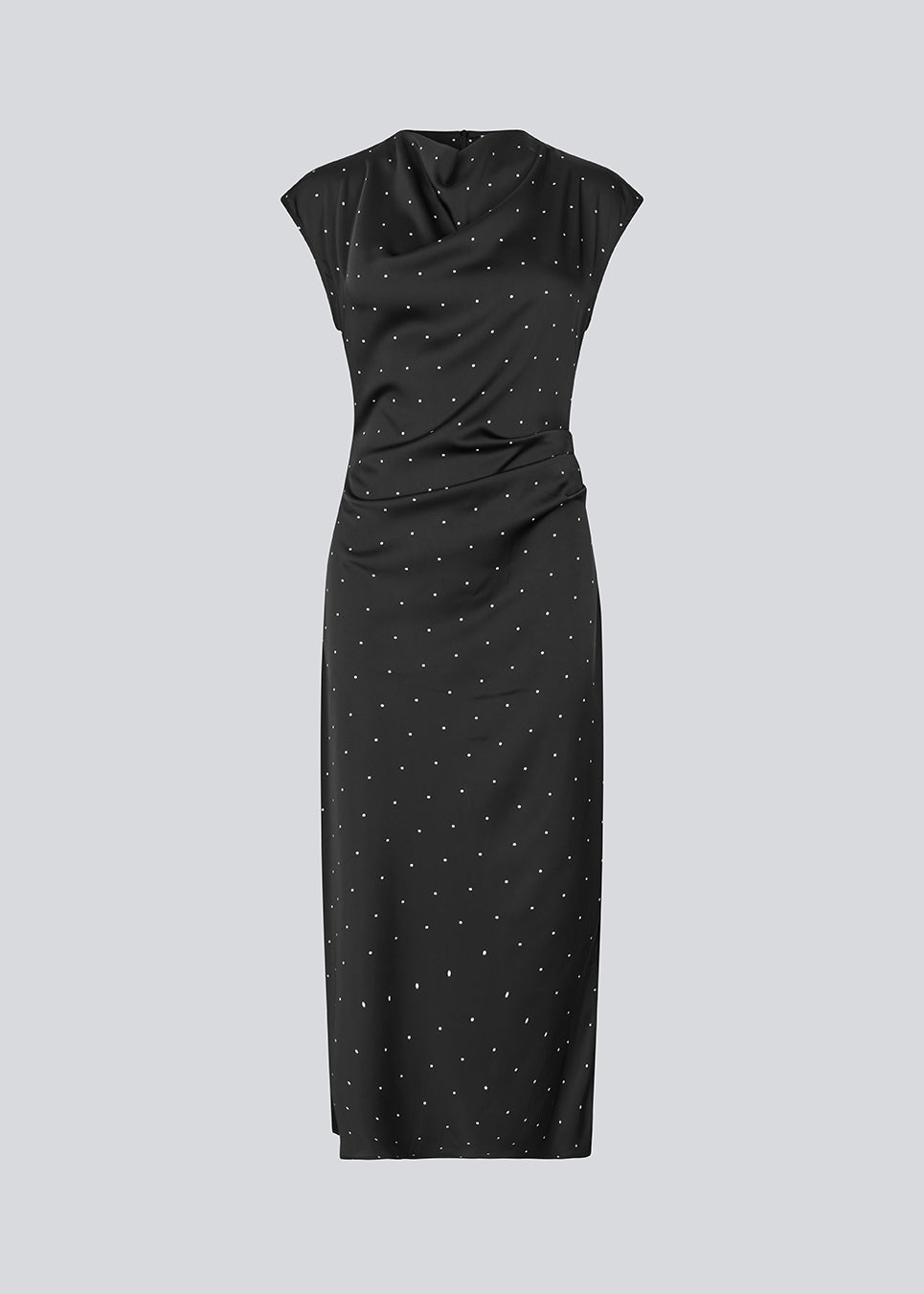 Lang ærmeløs kjole i satin. TailorMD print dress har høj hals, usynlig lynlås og en elegant slids – sofistikeret og klassisk. Modellen er 177 cm og har en str S/36 på.