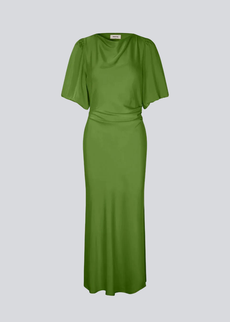 Kortærmet kjole med rynkedetalje i blød satin. TailorMD Dress har høj hals, usynlig lynlås i ryggen og slids i siden – en elegant og flatterende style, perfekt til både aftenbrug og stilfulde hverdagslooks.