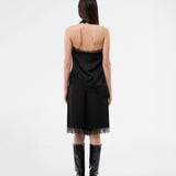 Elegant og sofistikeret top. TamalMD top er designet med elegante draperinger og fine blondedetaljer, der skaber et feminint og eksklusivt udtryk. Perfekt til både aftenbrug og styling med et moderne, fashion-forward look.