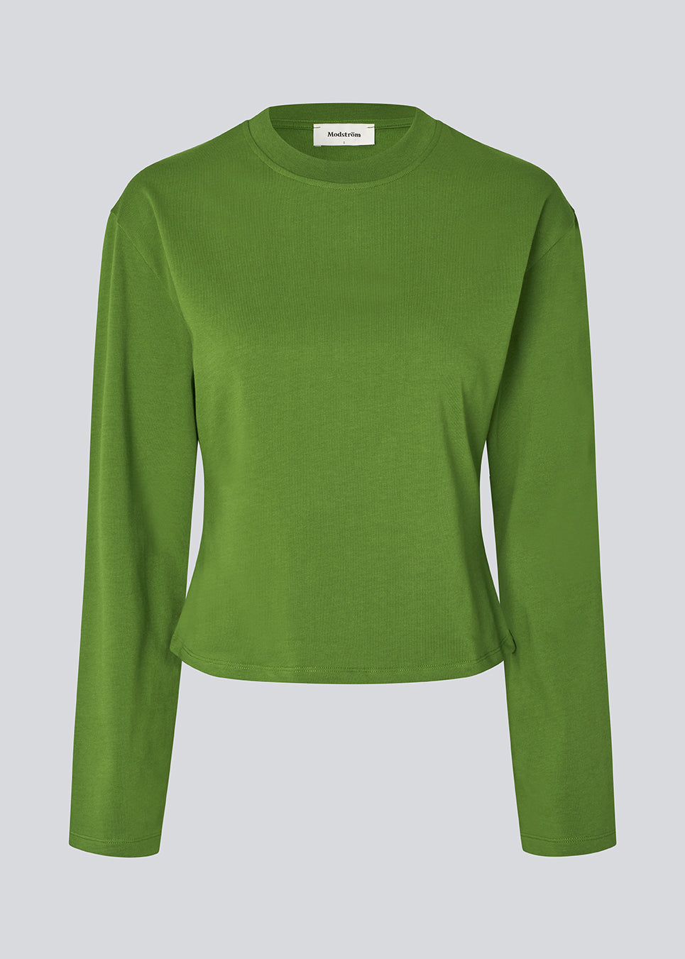 Let cropped t-shirt i blød 100% økologisk bomuld. TampaMD T-Shirt har rund hals, lange ærmer og figursyet pasform – en stilren og trendy basis-top, perfekt til lag-på-lag eller casual looks.