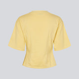 Let cropped gul t-shirt i 100% økologisk bomuld. Tampamd t-shirt har en rund hals og er figursyet.