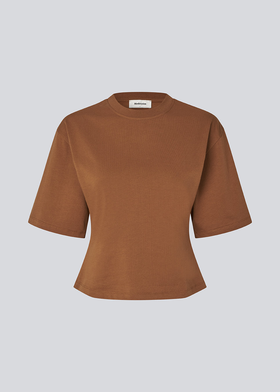 Let cropped t-shirt i 100% økologisk bomuld. Tampamd t-shirt har en rund hals og er figursyet.