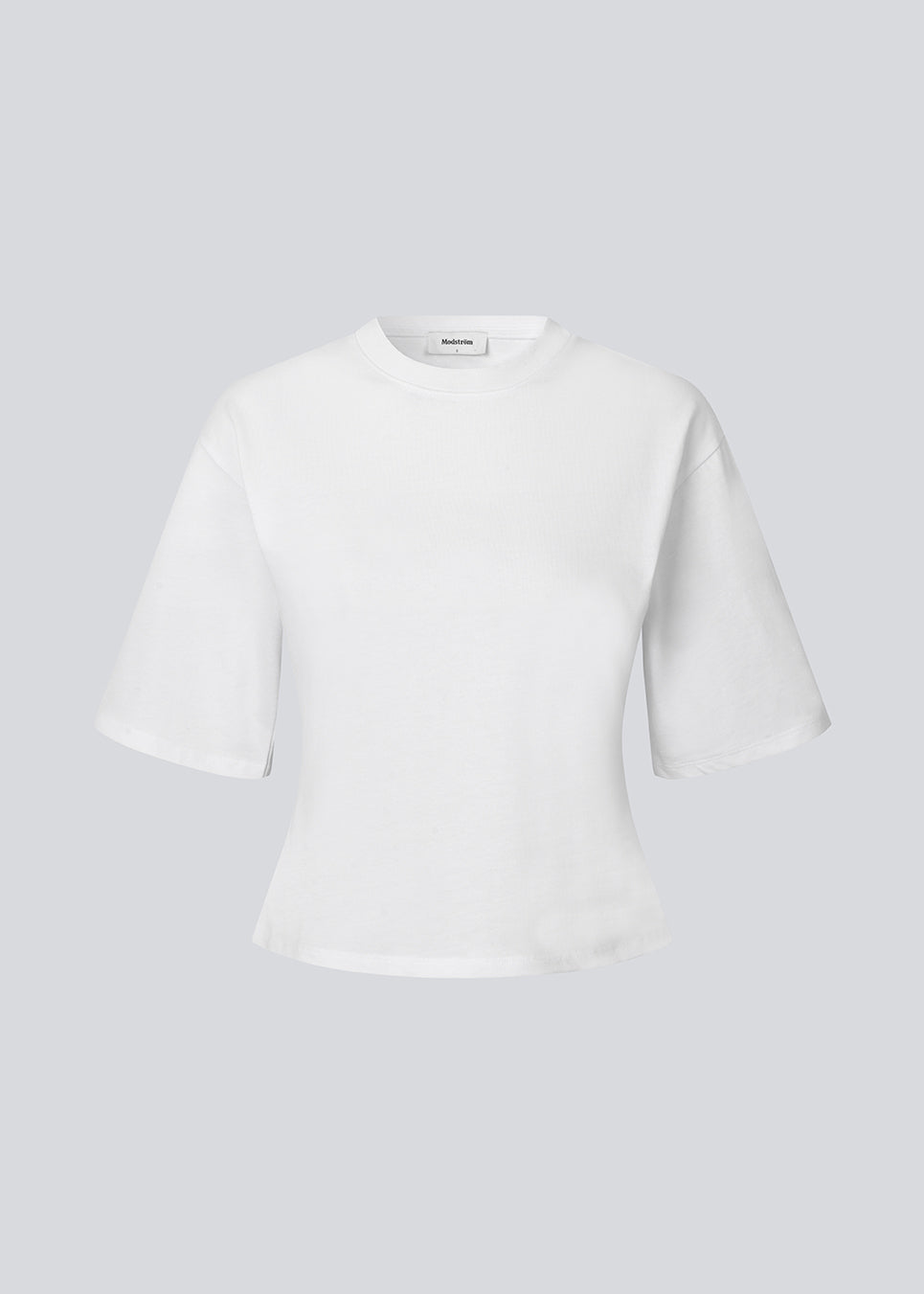 Let cropped hvid t-shirt i 100% økologisk bomuld. Tampamd t-shirt har en rund hals og er figursyet.

