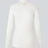 Lækker højhalset bluse i hvid i en tætsiddende pasform, der altid er nem at bruge til en hver lejlighed. Tanner i farven Vanilla er en basis style i enhver graderobe. Blusen sidder tæt, og er lille i størrelsen.