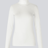Lækker højhalset bluse i hvid i en tætsiddende pasform, der altid er nem at bruge til en hver lejlighed. Tanner i farven Vanilla er en basis style i enhver graderobe. Blusen sidder tæt, og er lille i størrelsen.