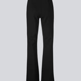 Lækre bukser med svaj i benene og skrålommer foran. Tanny flare Pants er en klassiker og i strækbare materiale med elastikken i taljen som giver den perfekte pasform. Indersøm (S/36): 82 cm Bukserne forlænges med 0,5 cm for hver størrelse. Modellen er 174 cm og har en størrelse S/36 på