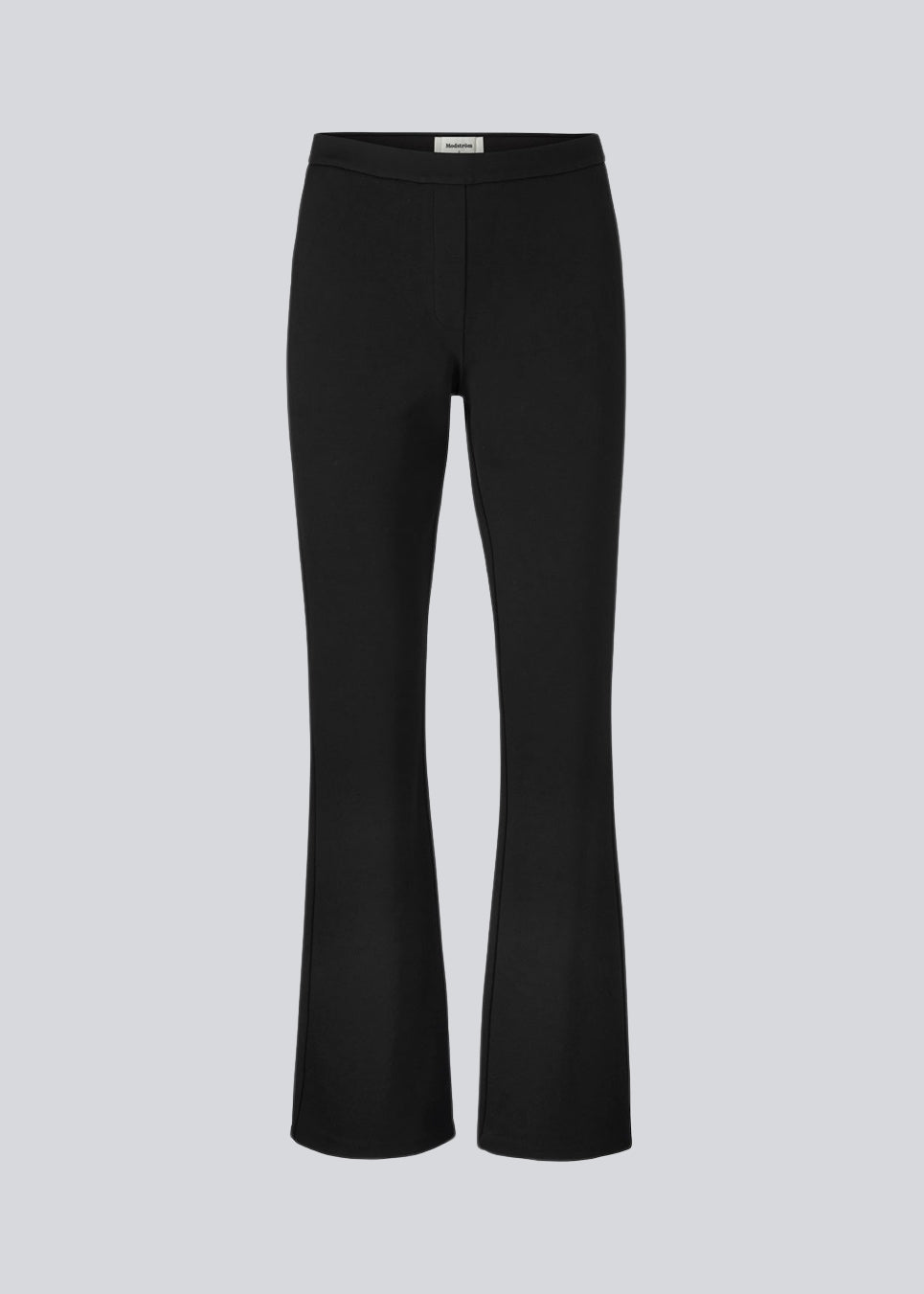Lækre bukser med svaj i benene og skrålommer foran. Tanny flare Pants er en klassiker og i strækbare materiale med elastikken i taljen som giver den perfekte pasform. Indersøm (S/36): 82 cm Bukserne forlænges med 0,5 cm for hver størrelse. Modellen er 174 cm og har en størrelse S/36 på