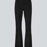 Lækre bukser med svaj i benene og skrålommer foran. Tanny flare Pants er en klassiker og i strækbare materiale med elastikken i taljen som giver den perfekte pasform. Indersøm (S/36): 82 cm Bukserne forlænges med 0,5 cm for hver størrelse. Modellen er 174 cm og har en størrelse S/36 på