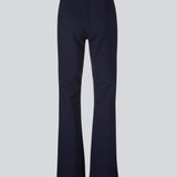 Lækre bukser med svaj i benene og skrålommer foran. Tanny flare pants i Navy Sky er en klassisk buks i strækbare materiale med elastikken i taljen giver den perfekte pasform. Indersøm (S/36): 82 cm Bukserne forlænges med 0,5 cm for hver størrelse. 