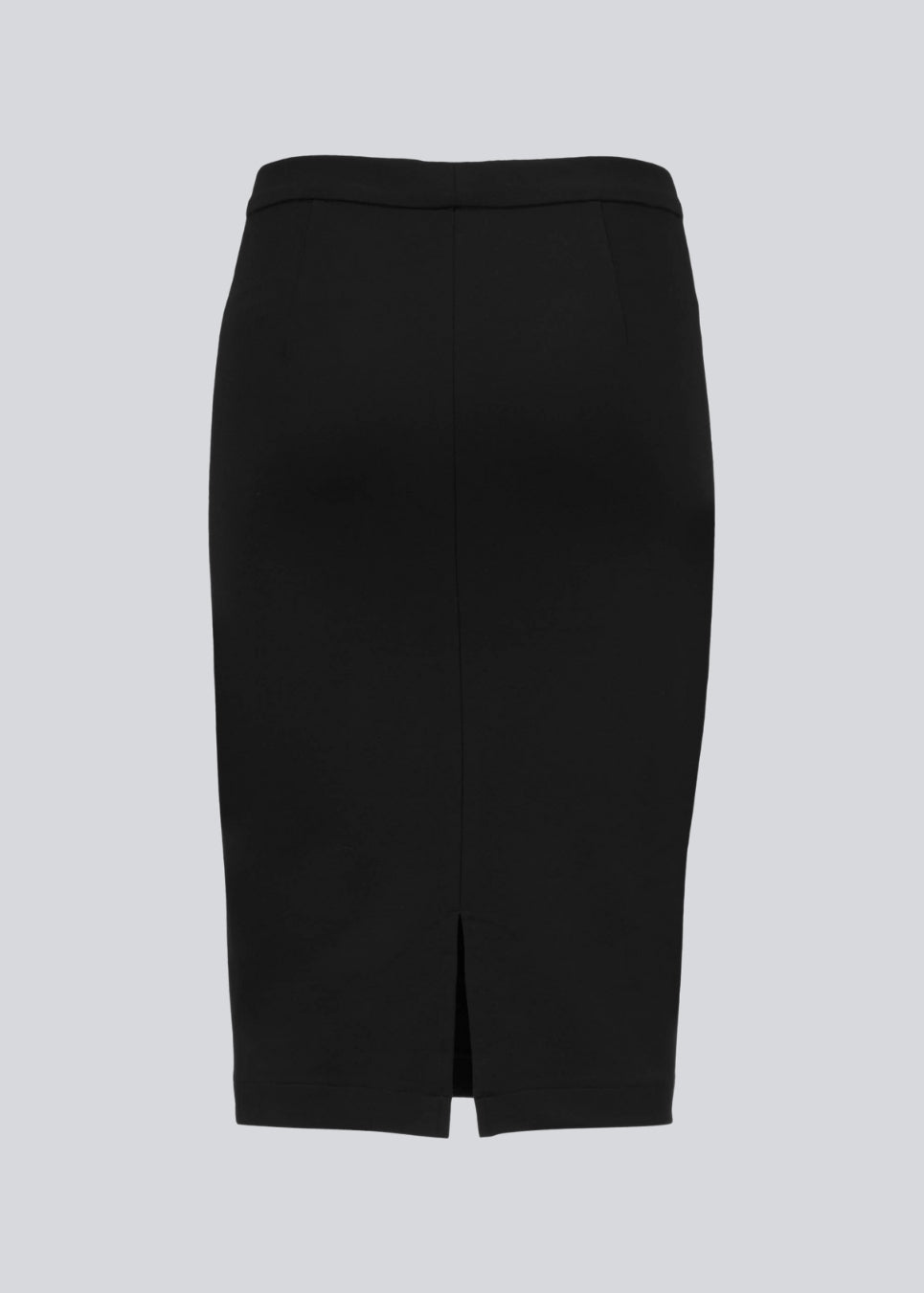 Enkel, stilren og tætsiddende nederdel. Tanny skirt i farven sort går til knæene og har en lille slids bagpå. Det strækbare materiale skaber en perfekt pasform. Modellen er 174 cm og har en størrelse S/36 på