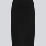 Enkel, stilren og tætsiddende nederdel. Tanny skirt i farven sort går til knæene og har en lille slids bagpå. Det strækbare materiale skaber en perfekt pasform. Modellen er 174 cm og har en størrelse S/36 på