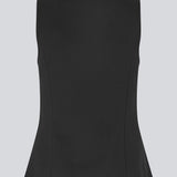 Ærmeløs sort top/vest med knappelukning i jersey. Tannymd &nbsp;top er figursyet og har en rund hals. materiale skaber en perfekt pasform. Modellen er 175 cm og har en str S/36 &nbsp;på.