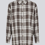 Klassisk oversize skjorte i flannel i brune tern. TappoMD shirt har en brystlomme knappe lukning fortil og manchet med knappelukning.