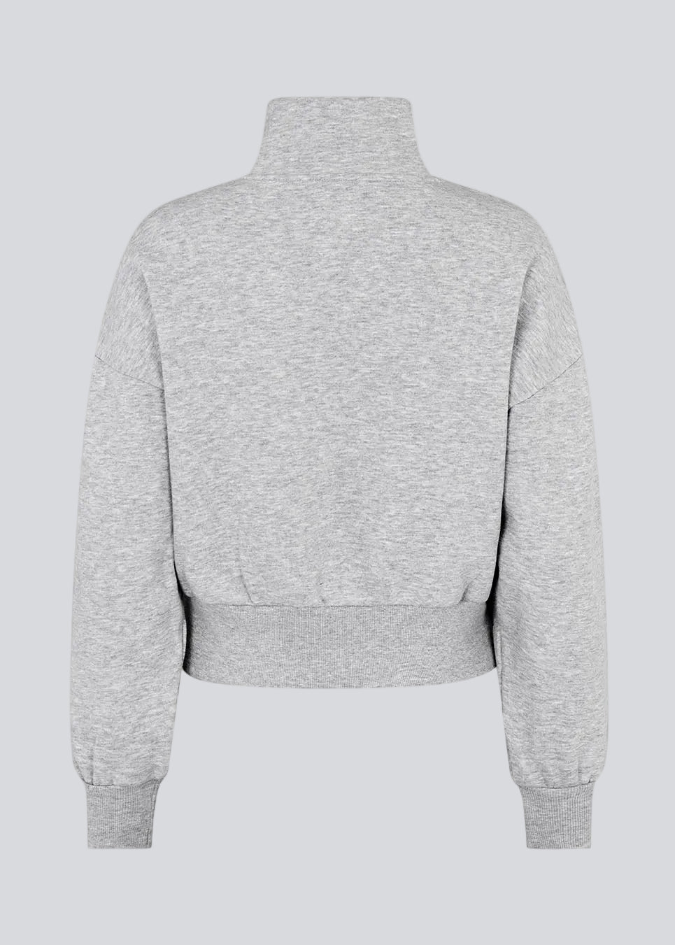 Tiamd 2way zip cardigan er fremstillet i 50% bomuld og 50% polyester og designet med høj krave, tovejs lynlås og en afslappet silhuet. En komfortabel garderobefavorit, der kombinerer et cool, sporty udtryk med alsidige styling muligheder.