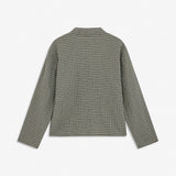 TikkaMD Shirt er en kort skjorte med løs pasform og klassisk ternet mønster. Designet har skjortekrave, skjult knaplukning og en brystlomme. Style den med jeans eller matchende tern for et komplet look.