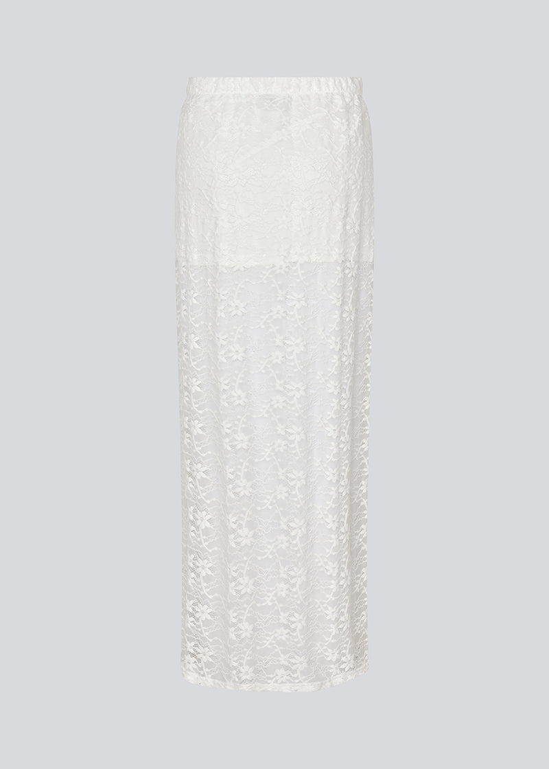 Maxi nederdel i hvidt gennemsigtigt blonde materiale. TildeMD skirt har foer og elastik i taljen.