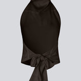 Halterneck top i satin. Timmiemd top har en flatterende og åben ryg med bindebånd. En elegant top der er perfekt til festlige lejligeder.