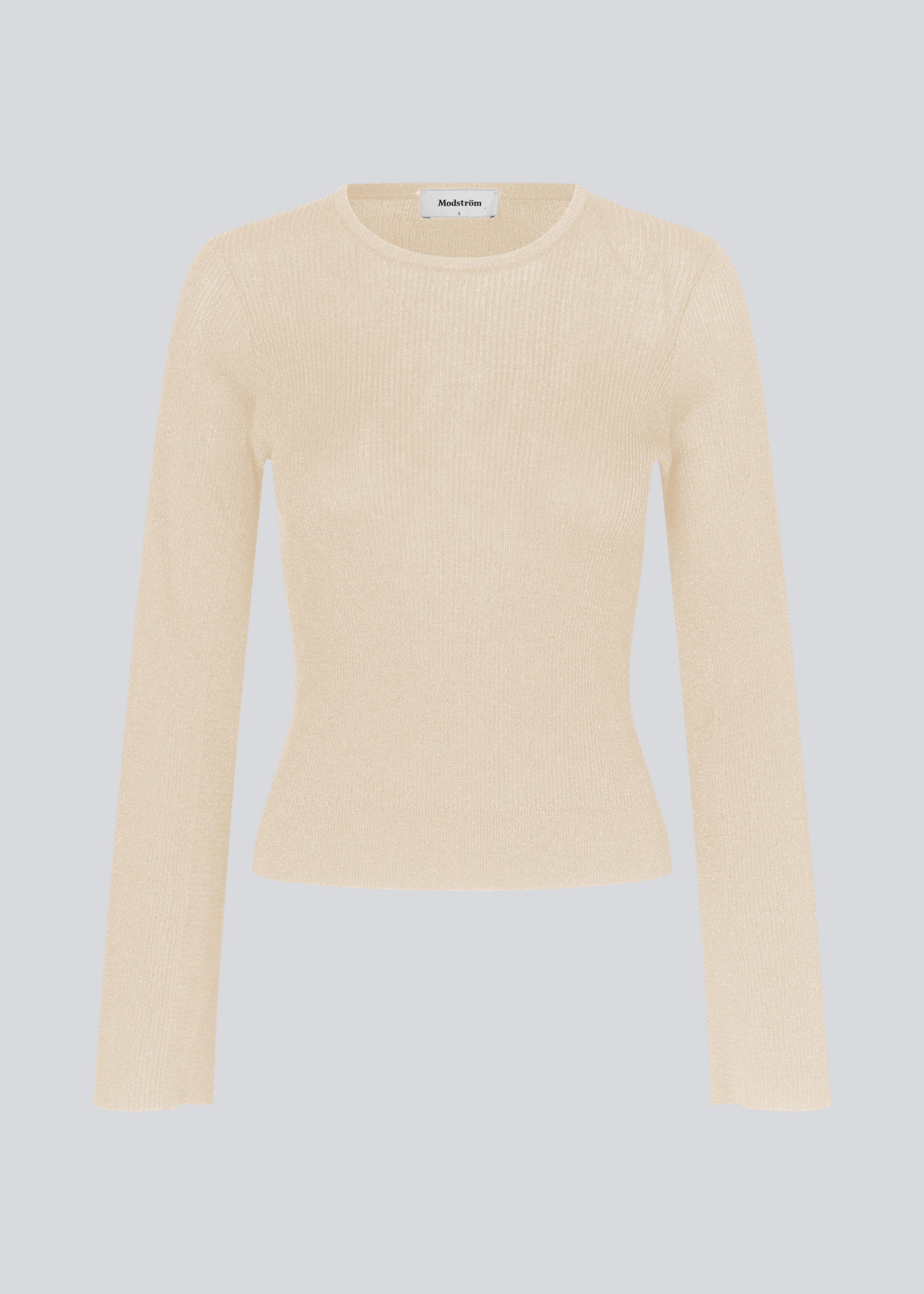 Finstrikket trøje i beige i draperende kvalitet. TomMD o-neck har en let cropped længde med lange ærmer, der bliver bredere forneden. Rib ved halsudskæring og forneden. 