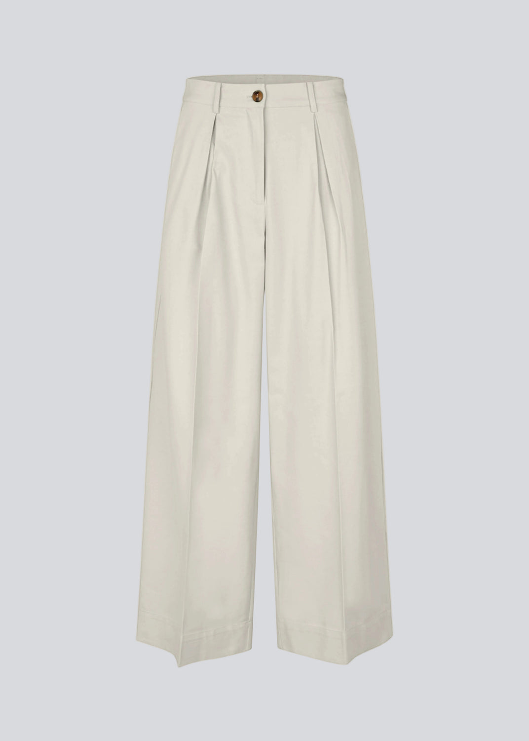 Habitbukser i twill med vide ben. ToreMD pants har en mellemhøj talje, lynlåsgylp og lægforoven, samt sidelommer og paspolerede baglommer.