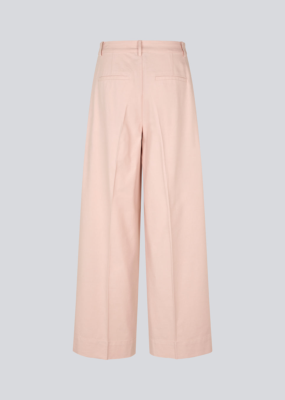 Habitbukser i twill med vide ben. ToreMD pants har en mellemhøj talje, lynlåsgylp og lægforoven, samt sidelommer og paspolerede baglommer.