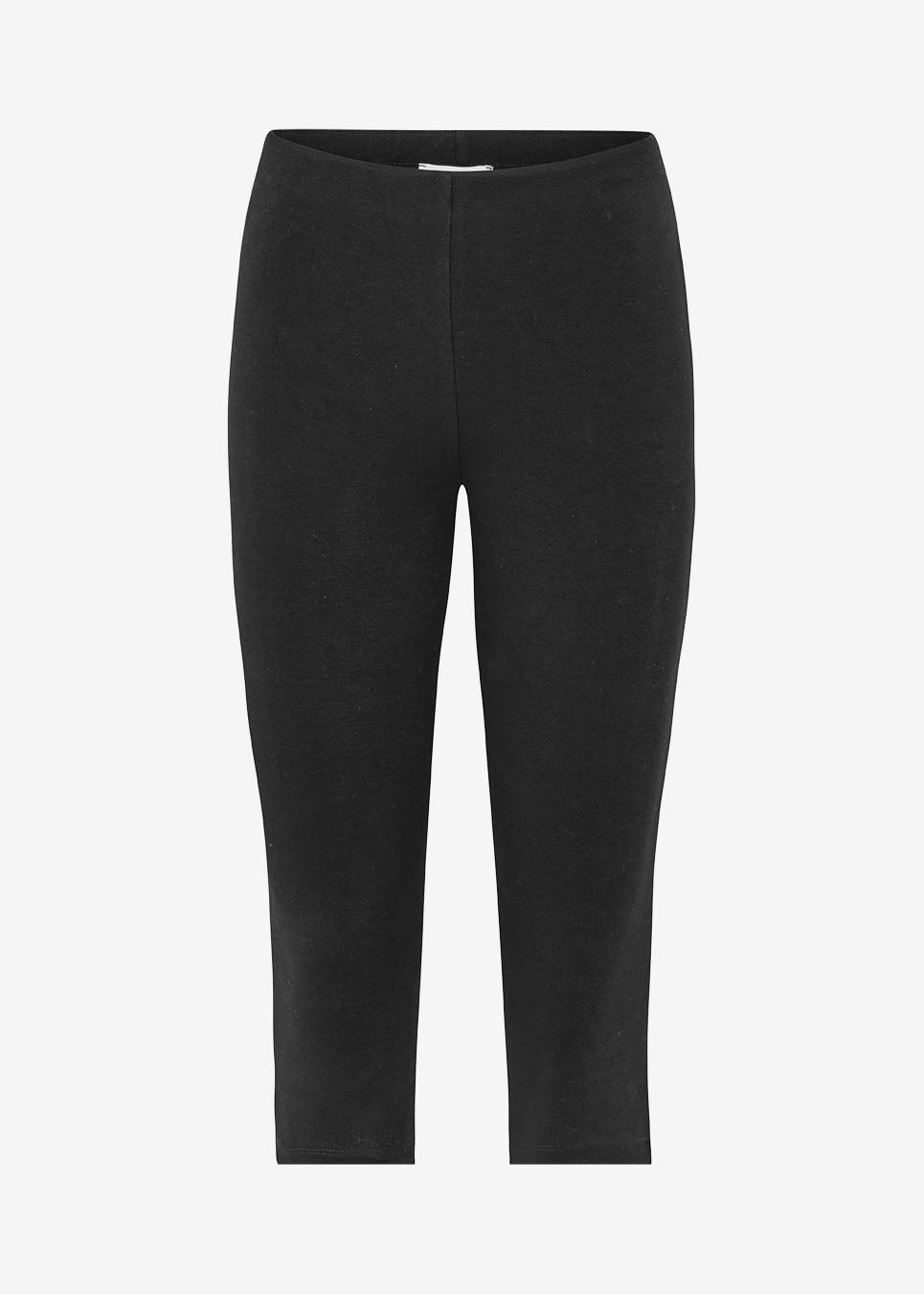 Moderne og alsidige capribukser. Trackermd capri pants er designet i en tætsiddende silhuet med en cropped benlængde, der giver et rent og minimalistisk udtryk. En stilren garderobefavorit, der nemt kan styles med både oversized skjorter, strik og blazere.