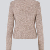 Tætsiddende cardigan i blød strik i beige. TreeMD cardigan har en høj hals og en lynlås lukning fortil.&nbsp;