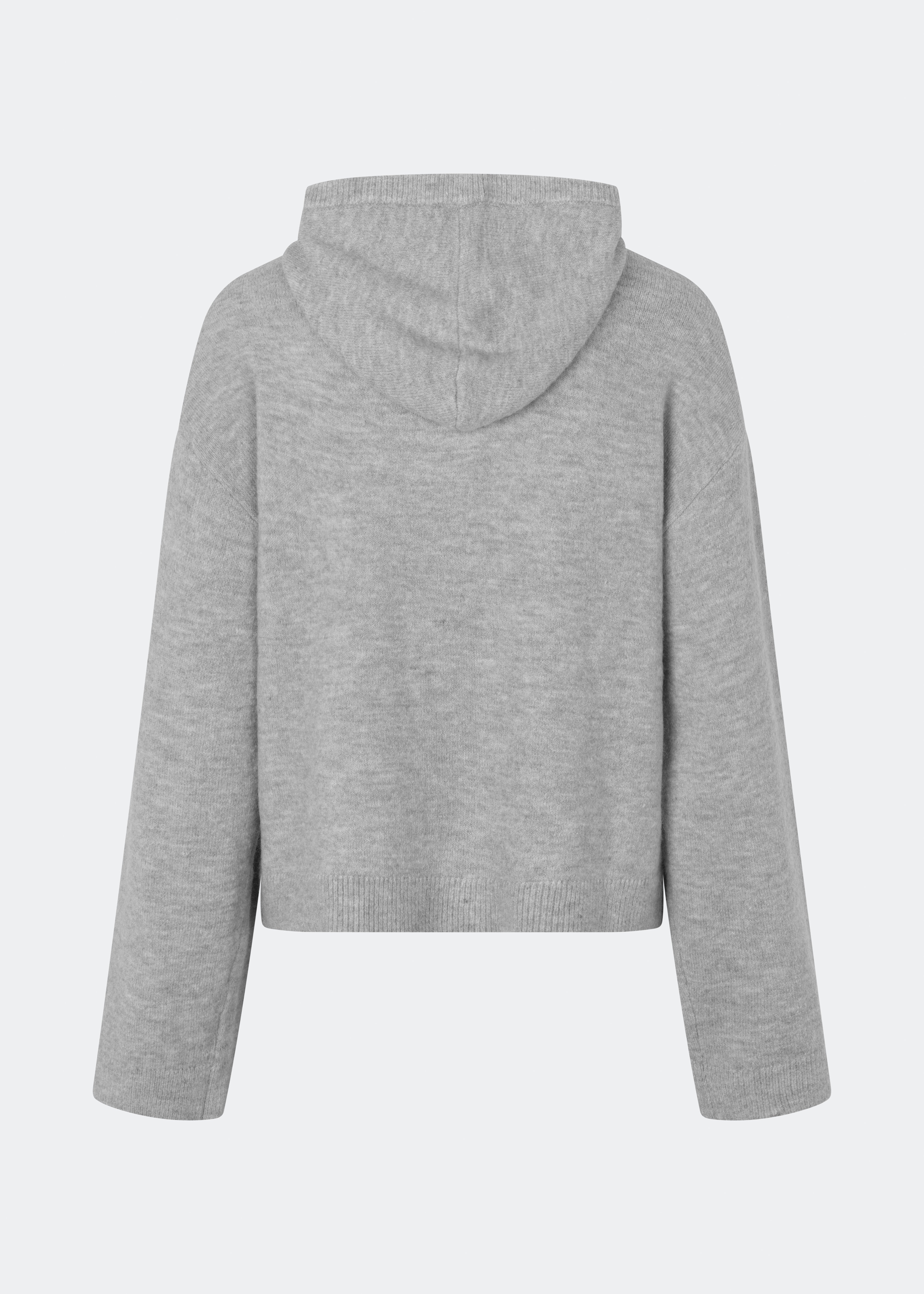 Treemd Hoodie er en blød strikhættetrøje med en afslappet pasform og et minimalistisk udtryk. Den lette kvalitet og den rummelige hætte gør den ideel som et komfortabelt lag til hverdagen, mens de ribstrikkede kanter tilfører en flot finish. Style den med jeans, skræddersyede bukser eller matchende strik for et afslappet look.