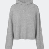 Treemd Hoodie er en blød strikhættetrøje med en afslappet pasform og et minimalistisk udtryk. Den lette kvalitet og den rummelige hætte gør den ideel som et komfortabelt lag til hverdagen, mens de ribstrikkede kanter tilfører en flot finish. Style den med jeans, skræddersyede bukser eller matchende strik for et afslappet look.