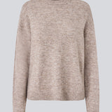 Løs beige strik med rund halsudskæring. TreeMD o-neck has lange brede ærmer med ribkant.