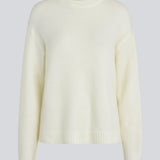 Løs off white strik med rund halsudskæring. TreeMD o-neck has lange brede ærmer med ribkant.