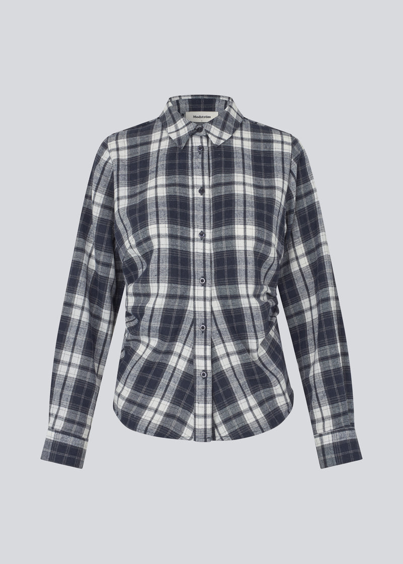 Figursyet skjorte i flannel. TappoMD shirt har en knappelukning fortil og manchet med knappelukning.
