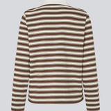 Langærmet polo i 100% bomulds pique og med et broderet logo. NobuMD LS polo har lange brede ærmer og en stolpelukning med 4 knapper.