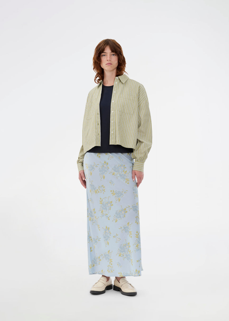 Stribet skjorte i grøn med ballonærmer og feminine detaljer. UmekoMD Shirt har brystlommer, klassisk krave og knaplukning – en opdateret version af den tidløse skjorte. Modellen er 175 cm og har en str. S/36 på.


Materiale:
73% Bomuld
27% Polyester