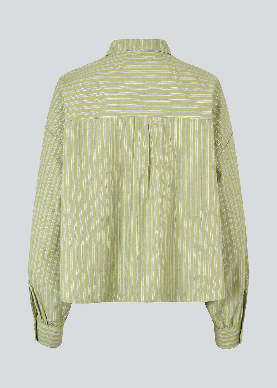 Stribet skjorte i grøn med ballonærmer og feminine detaljer. UmekoMD Shirt har brystlommer, klassisk krave og knaplukning – en opdateret version af den tidløse skjorte. Modellen er 175 cm og har en str. S/36 på.


Materiale:
73% Bomuld
27% Polyester
