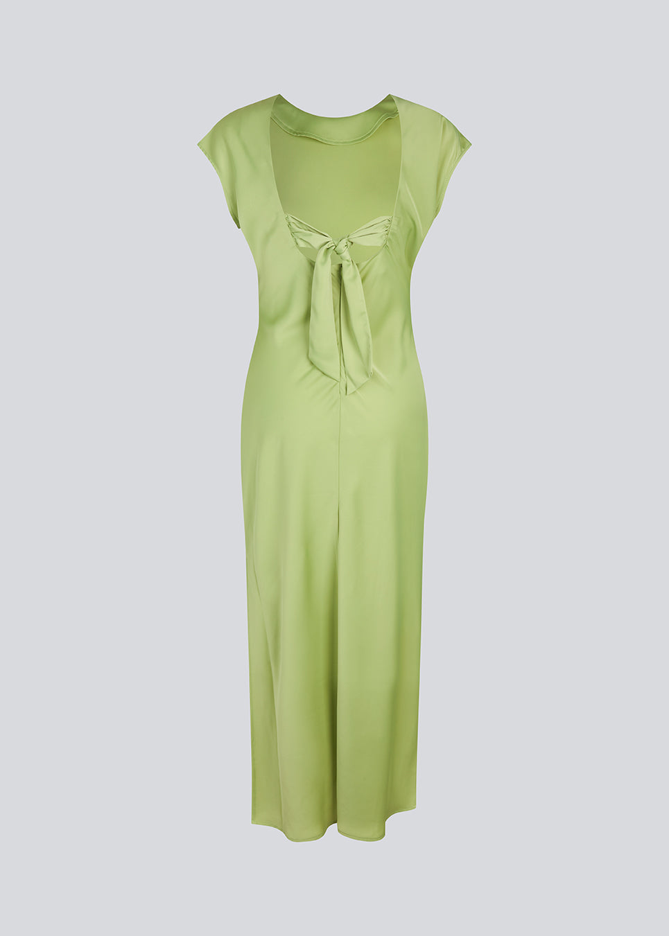 Elegant grøn satin kjole I 96% genanvendt polyester. Unitymd dress har korte ærmer, ankellang silhuet og smukke draperinger i taljen, der fremhæver figuren. Den dybe ryg og bindedetaljen bagpå giver et feminint og sofistikeret udtryk. Modellen er 175 cm og har en str. S/36 på.


Materiale:
4% Elastan
96% Recycled Polyester