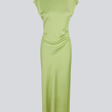Elegant grøn satin kjole I 96% genanvendt polyester. Unitymd dress har korte ærmer, ankellang silhuet og smukke draperinger i taljen, der fremhæver figuren. Den dybe ryg og bindedetaljen bagpå giver et feminint og sofistikeret udtryk. Modellen er 175 cm og har en str. S/36 på.


Materiale:
4% Elastan
96% Recycled Polyester