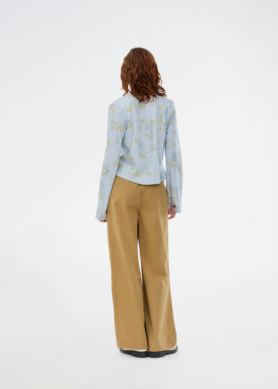 Brede bukser i farven desert med cool, afslappet vibe. UraniaMD Pants har rummelige sidelommer og snøre i taljen for en justerbar pasform og et moderne look.

Materiale:
100% Bomuld