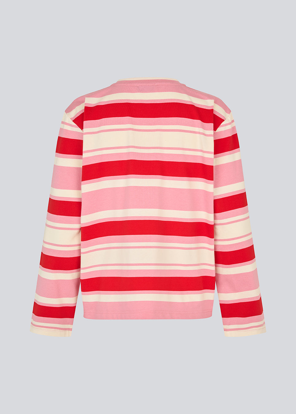 Stribet langærmet T-shirt i rød og pink. Ulvamd stripe LS t-shirt har rund hals, en løs pasform og et diskret brystlogo. En frisk og afslappet style med et tidløst udtryk. Modellen er 175 cm og har en str. S/36 på.


Materiale:
52% Bomuld
48% Polyester