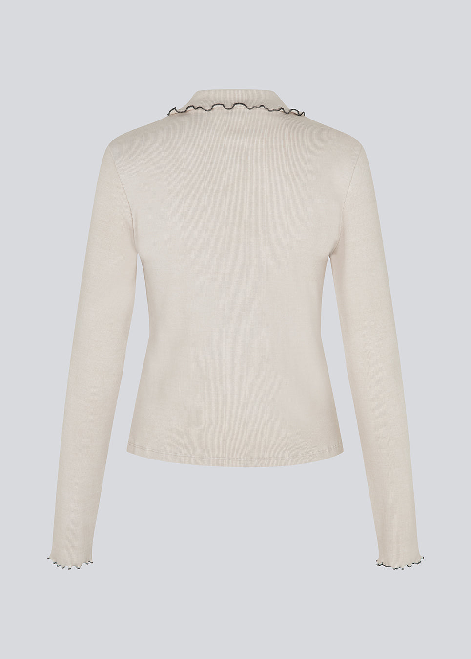 Elegant beige strikbluse med konstrast sygninger. UrdMD LS top er fremstillet i 100% økologisk bomuld, har en krave, lange ærmer og knappedetalje. Et tidløst og feminint valg til enhver lejlighed. Modellen er 175 cm og har en str. S/36 på.


Materiale:
95% Økologisk Bomuld
5% Elastan