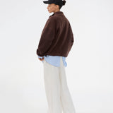 Blød brun fleecetrøje i 100% genanvendt polyester. Urielmd fleece er designet med høj hals, halv lynlås og en afslappet pasform, som giver et moderne og ubesværet look. Perfekt til kølige dage og casual layering. Modellen er 175 cm og har en str. S/36 på.

Materiale:
100% Recycled Polyester