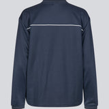 Tracksuit trøje i navy i 100% genanvendt polyester. Utopiamd LS t-shirt har lange ærmer, v-hals med kontrastdetaljer samt logo foran.

Style trøjen med matchende bukser


Materiale:
50% Bomuld
50% Polyester