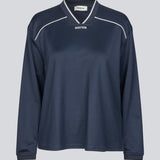 Tracksuit trøje i navy i 100% genanvendt polyester. Utopiamd LS t-shirt har lange ærmer, v-hals med kontrastdetaljer samt logo foran.

Style trøjen med matchende bukser


Materiale:
50% Bomuld
50% Polyester